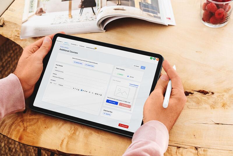 photo of someone using the online course builder feature of Hi5 Connect