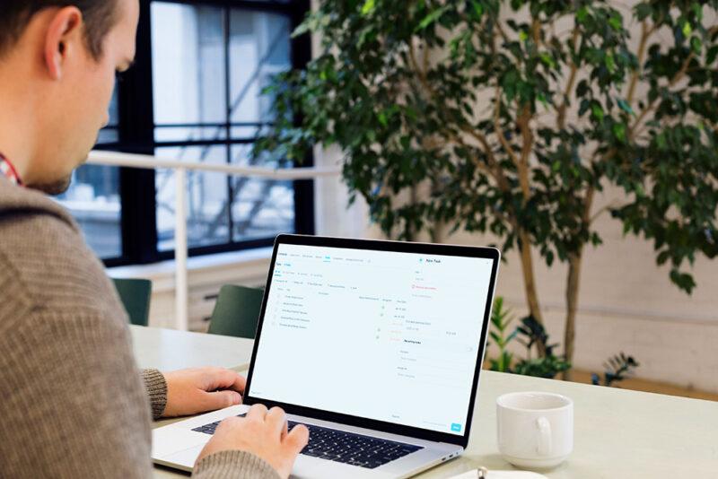 photo of someone using the task management feature of Hi5 Connect