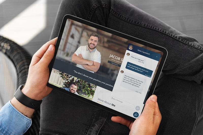 photo of someone using the webchat feature of the Hi5 Connect Plaftorm.